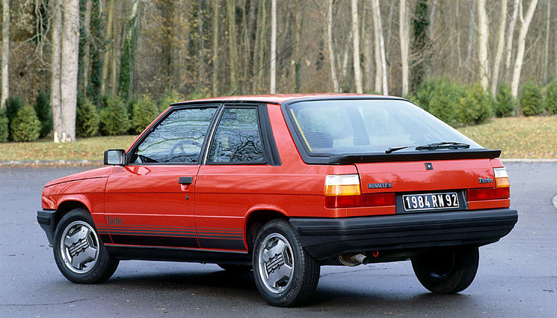 Illustration for article titled Long Lost Hot Hatches - Renault 11 Turbo